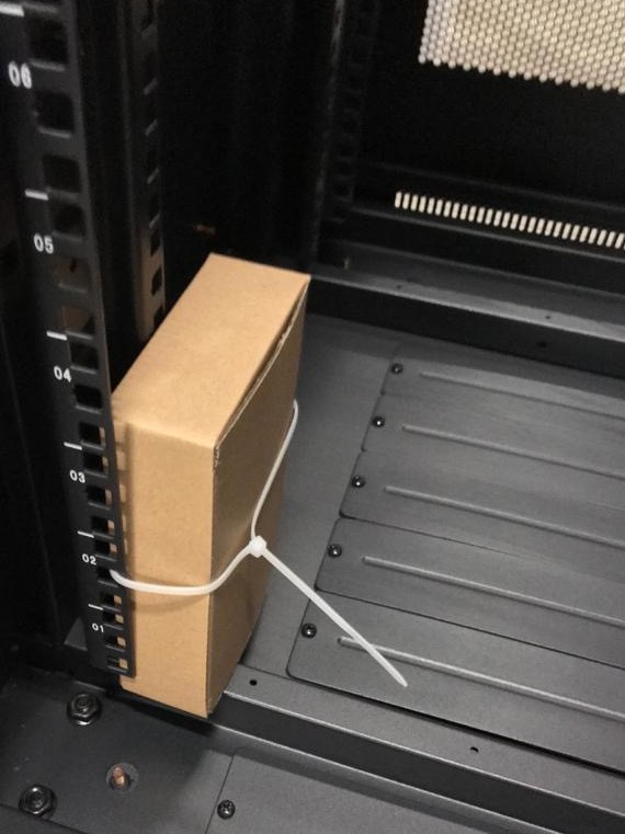 Serverskabsboks
