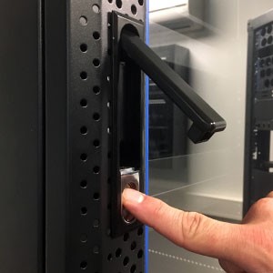 Lås til serverskab